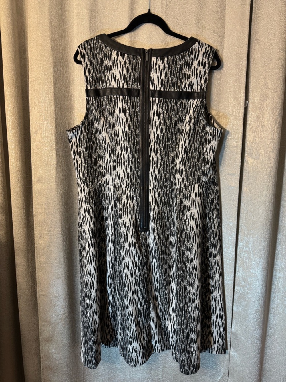 Lane Bryant Black and White Sleeveless Patterned Midi Dress - Picture 6 of 8